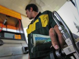 ایران 'مجوز ساخت ۲۰۰ پمپ بنزین را به شل و توتال داده است'