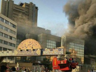 ابرسیاه روی خیابان فاطمی/آتش سوزی در وزارت کشور