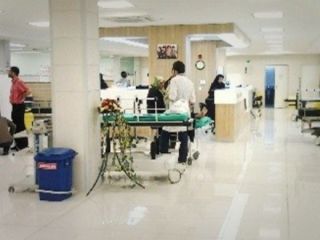 درگیری مامور پلیس با پزشک اورژانس در بیمارستان امام خمینی