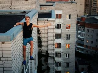 جوان روس هنگام گرفتن عکس سلفی کشته شد