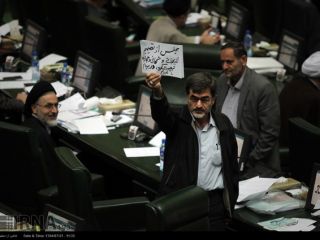 نقش مرد قدرتمند بیت خامنه‌ای در تصویب توافق هسته‌ای در مجلس