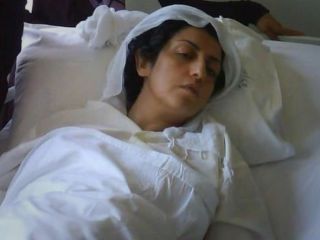 سه بار تشنج شدید نرگس محمدی در بیمارستان با دست و پای بسته به تخت