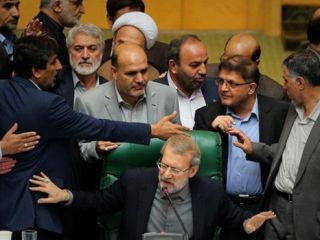 اختلاف مجلس و کیهان بر سر نقش رهبر ایران در تصویب طرح اجرای برجام