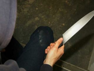 چاقوکشی دختر ۱۸ ساله در مشهد!