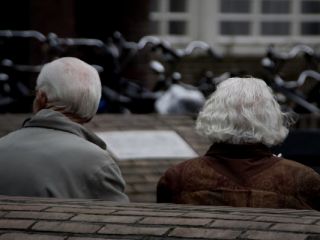 زوج سالخورده ۶ ماه پس از عروسی جدا شدند/اختلاف بر سر مهمانی دادن های مکرر زن بود