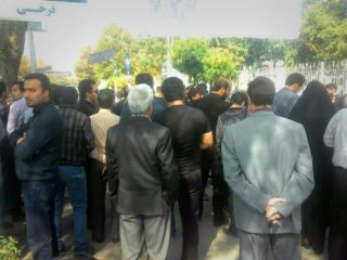 سهامداران 'پدیده شاندیز' در مشهد تجمع کردند