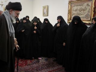 سالانه ۱۰۰ میلیون دلار پارچه چادر مشکی به کشور وارد می‌شود