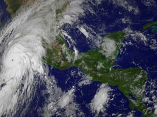 یکی از شدیدترین طوفان‌های جهان به سوی مکزیک در حرکت است