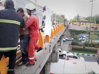 خودکشی نافرجام روی پل استقلال