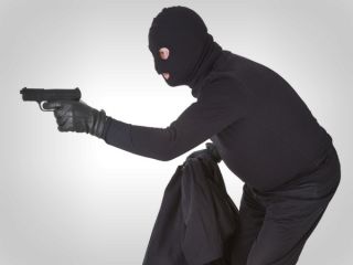 سرقت‌های وحشت‌آور ٢ مرد مسلح از ٣ آرایشگاه زنانه در اهواز