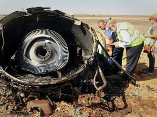 هواپیمای مسافربری روسیه قبل از برخورد با زمین چند 'تکه شده بود'