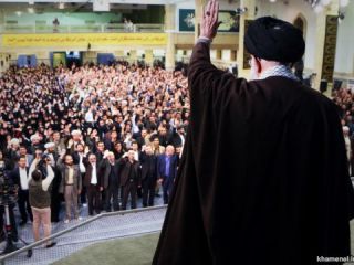 خامنه‌ای: اشتباه مصدق اعتماد به آمریکا بود