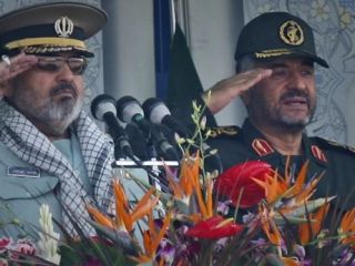 فیروزآبادی: محدودیت دو هزار کیلومتری برد موشک‌هایمان را رعایت می‌کنیم