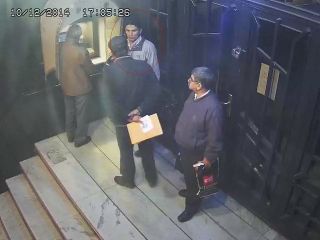 پلیس به دنبال کلاهبرداری که ماهرانه از مردم در کنار دستگاه های عابر بانک سرقت می کرد