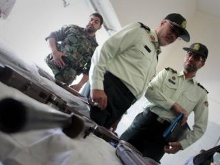 کشف اسلحه، گاز اشک‌آور و بی‌سیم از یک سفره‌خانه در تهران