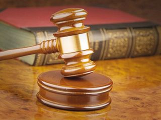 شوهرم از صبح تا شب در حال سرودن شعر است