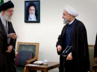 آیت‌الله خامنه‌ای حاضر به تأیید یا رد برنامه 'اقتصاد مقاومتی' دولت نشد