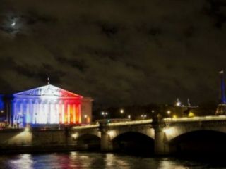 'مهاجم نهم در تصاویر ویدئویی از حملات پاریس دیده می شود'