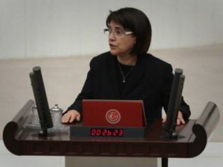 سوگند لیلا زانا، نماینده کرد مجلس ترکیه بار دیگر جنجالی شد