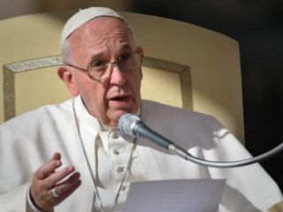 واتیکان پنج نفر را به اتهام 'افشای اسناد محرمانه' تحت تعقیب قرار داد