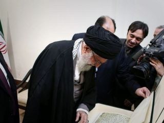 خبرگزاری تاس: قرآنی که پوتین به خامنه ای اهدا کرد اصل نبود