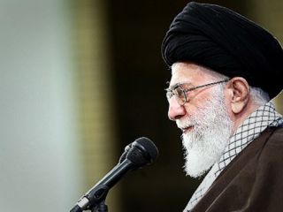 آیت‌الله خامنه‌ای: نفوذ یعنی شبکه‌سازی به‌ وسیله‌ پول و جاذبه‌های جنسی