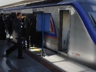 یک هفته، دو خودکشی در مترو/ زن جوانی خود را روی ریل‌های مترو گل‌شهر پرتاب کرد