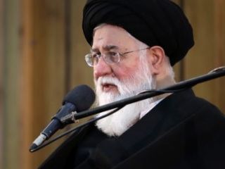 علم‌الهدی: دشمن به اسم روزنامه‌چی، جاسوس وارد کشور می‌کند