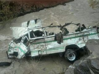 ۱۲ کشته در سقوط مینی بوس به دره در جاده شمال