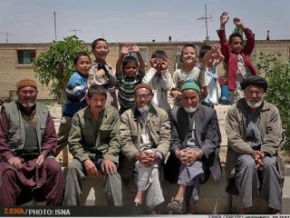 نماینده کرمان: زندگی در ایران را برای افغان‌ها گران کنیم تا بروند