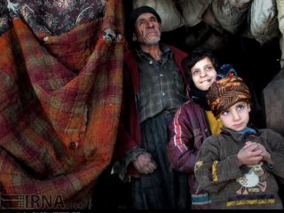 شناسایی خانواده ای فاقد شناسنامه و به دور از اجتماع در سردشت