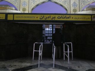 دفاتر امانات حرم امام رضا به خاطر 'ملاحظات امنیتی' تعطیل شد