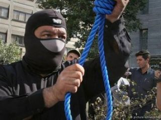 نعمت احمدی: برخی برای وکالت قاچاقچیان مواد مخدر، ۵ میلیارد تومان می گیرند