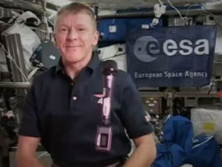 فضانورد بریتانیایی: مزاحم تلفنی نبودم، شماره را اشتباه گرفتم