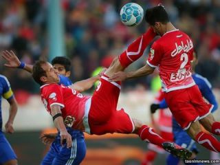 پرسپولیس، استقلال را به صدر جدول فرستاد