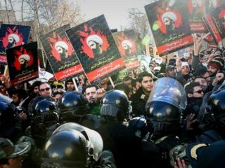 روحانی از حمله 'گروه‌های خودسر' به سفارت عربستان انتقاد کرد