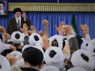 آیت‌الله خامنه‎ای: آمریکایی‌ها به انتخابات ایران چشم طمع دوخته‌اند