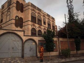 ایران جنگنده‌های سعودی را به حمله به سفارتخانه خود در یمن متهم کرد