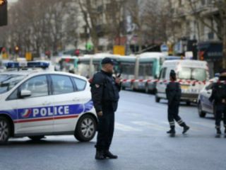 حمله با چاقو و فریاد الله‌‌اکبر به یک کلانتری در پاریس.