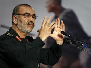 سردار سلامی: با ۶ پاسدار جوان توانستیم ۱۰ تفنگدار آمریکایی را دستگیر کنیم / این ملوانان پس از دستگیری گریه می کردند