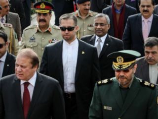 نخست وزیر پاکستان 'برای میانجیگری' بین ایران و عربستان وارد تهران شد