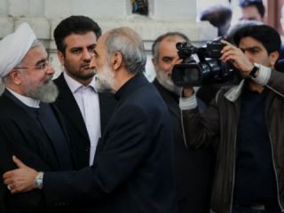 اعتراض شریعتمداری به موضع روحانی در مورد رد صلاحیت‌ها