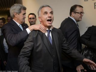 چه کسی را جان کری در نشست داووس ماساژ می داد