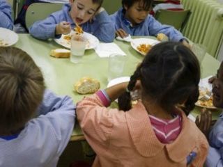 احزاب دانمارک: مسلمانان باید مصرف گوشت خوک در مدارس را بپذیرند