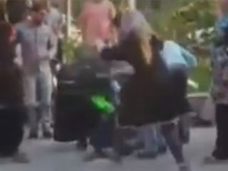 ویدیوی تاسفبار نزاع خیابانی بانوان ایرانی و بی تفاوتی مردم