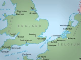 نجات قایق پناهجویان ایرانی در آب‌های فرانسه