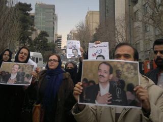 گفت و گو با وکیل محمدعلی طاهری: پنج سال زندانش تمام شد ولی آزاد نشد