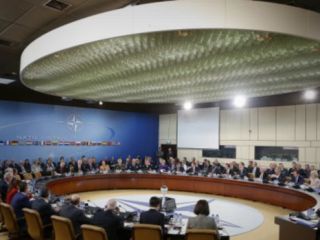 پیمان ناتو 'حمله احتمالی روسیه' در اروپا و مبارزه با داعش را بررسی می‌کند