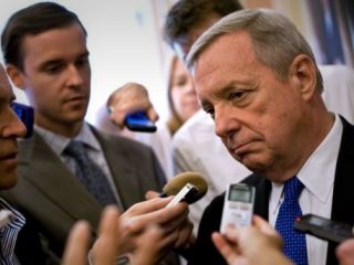 ۱۳ سناتور خواستار تعدیل قانون «محدودیت سفر بدون ویزا» به آمریکا شدند