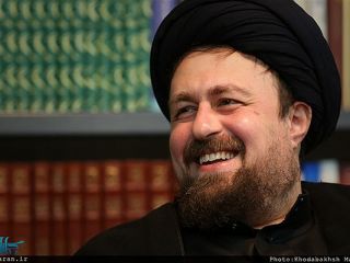 علت علامه نبودن سید حسن خمینی مشخص شد: گرفتن عکس یادگاری با آرش برهانی!